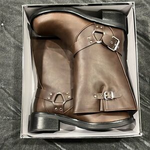 AKIRA / AZELEA WANG BROWN BOOTS